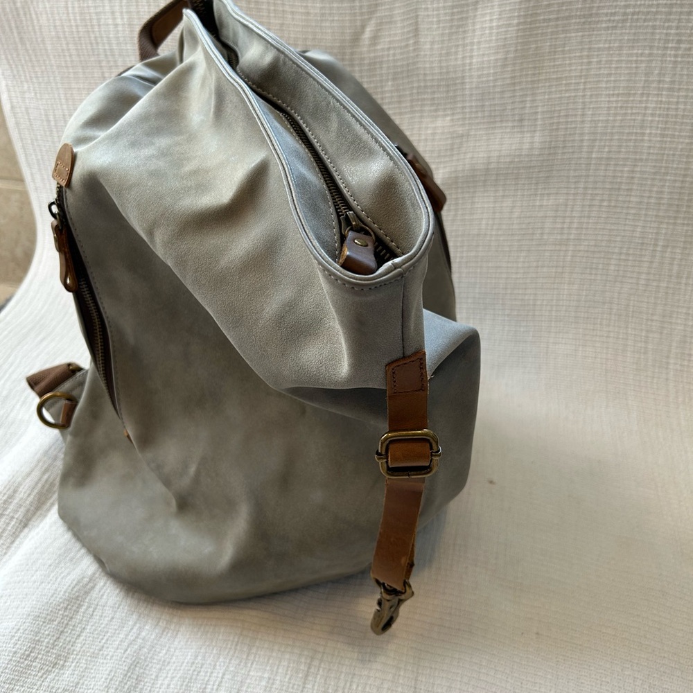 Stylish Gray Backpack - Picture 9 of 14